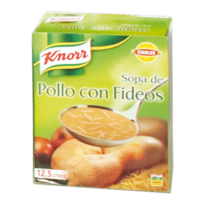 Sopa de pollo con fideos